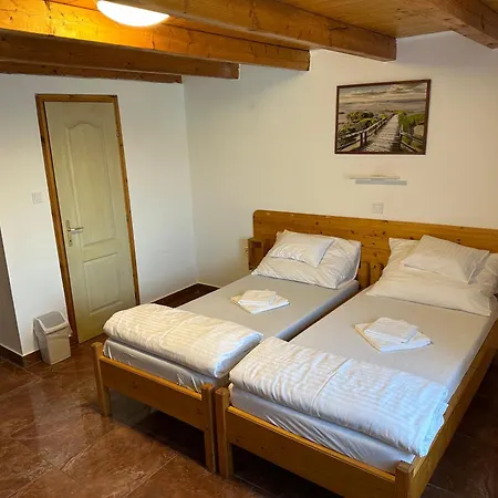 Fuerdo Panzio Karcag