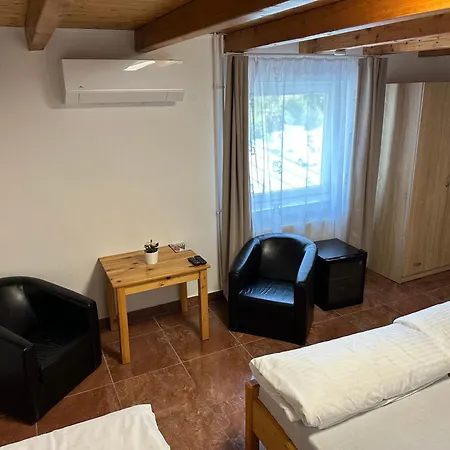 Fuerdo Panzio Karcag