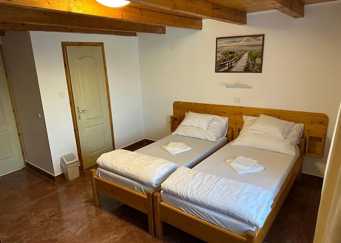 Fuerdo Panzio Karcag