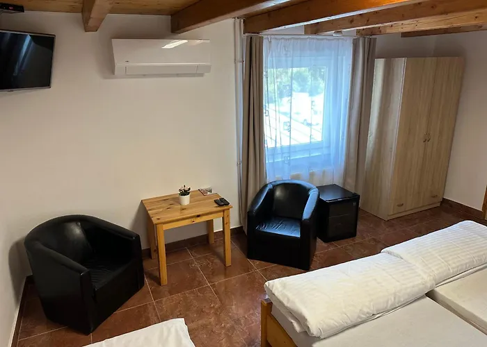 Fuerdo Panzio Karcag